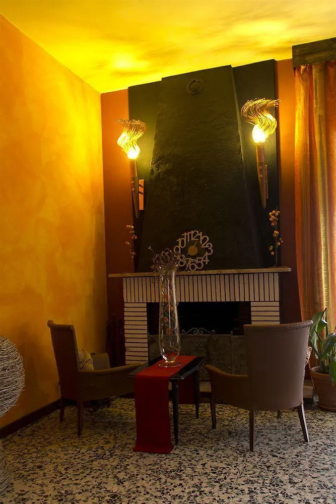 *** Bed & Breakfast Guest House Villa De Ros Salo Italy