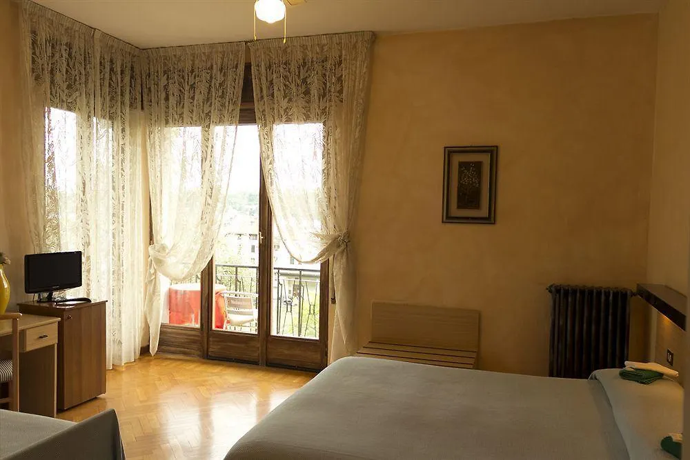 Guest House Villa De Ros Salo 3*,  Italy