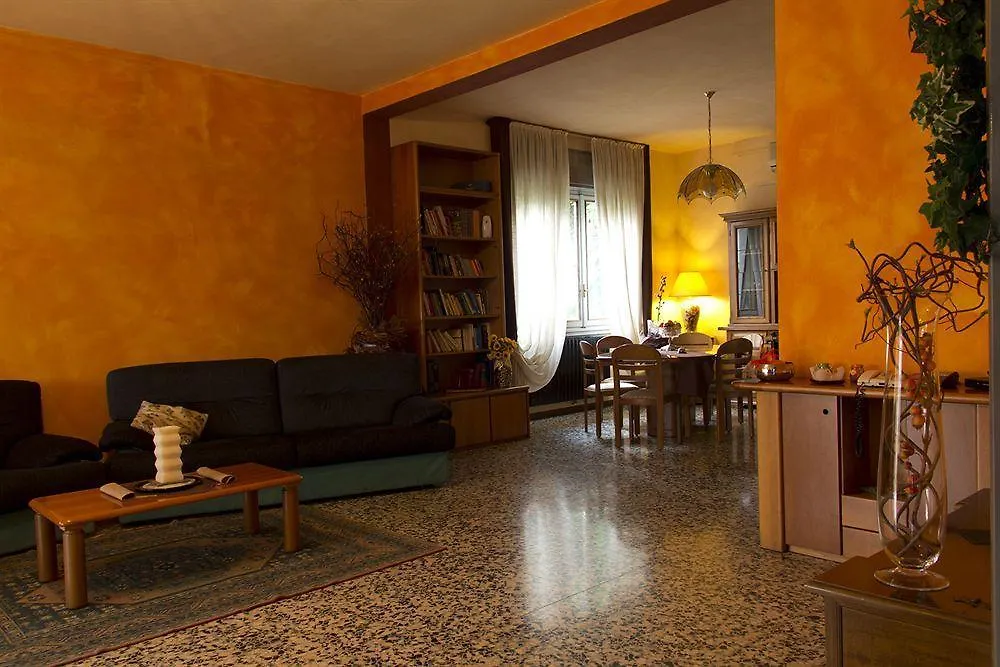 *** Bed & Breakfast Guest House Villa De Ros Salo Italy